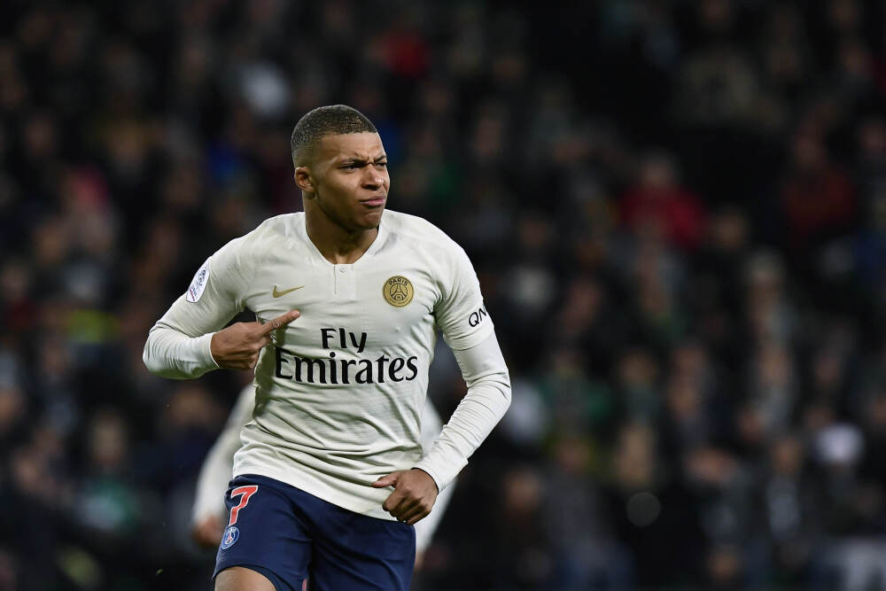 2025最大赌注：厂商为何纷纷押注AI手机？